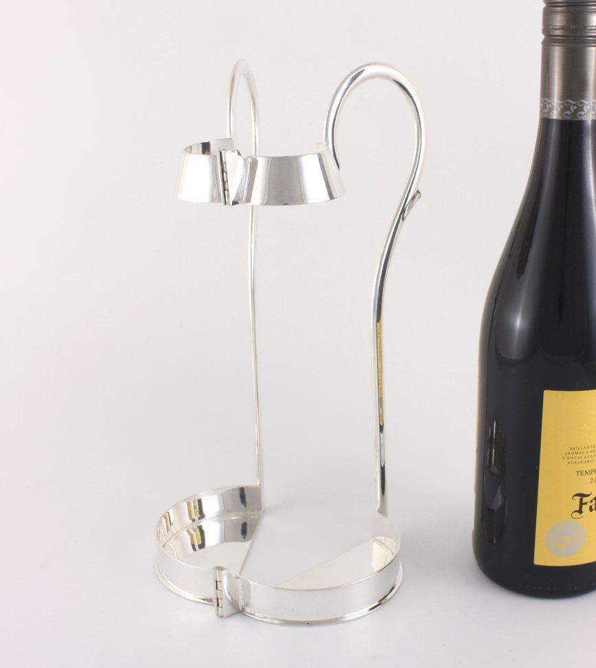 Silver Plated William Hutton & Sons Wine Bottle Holder Pourer. c1900.