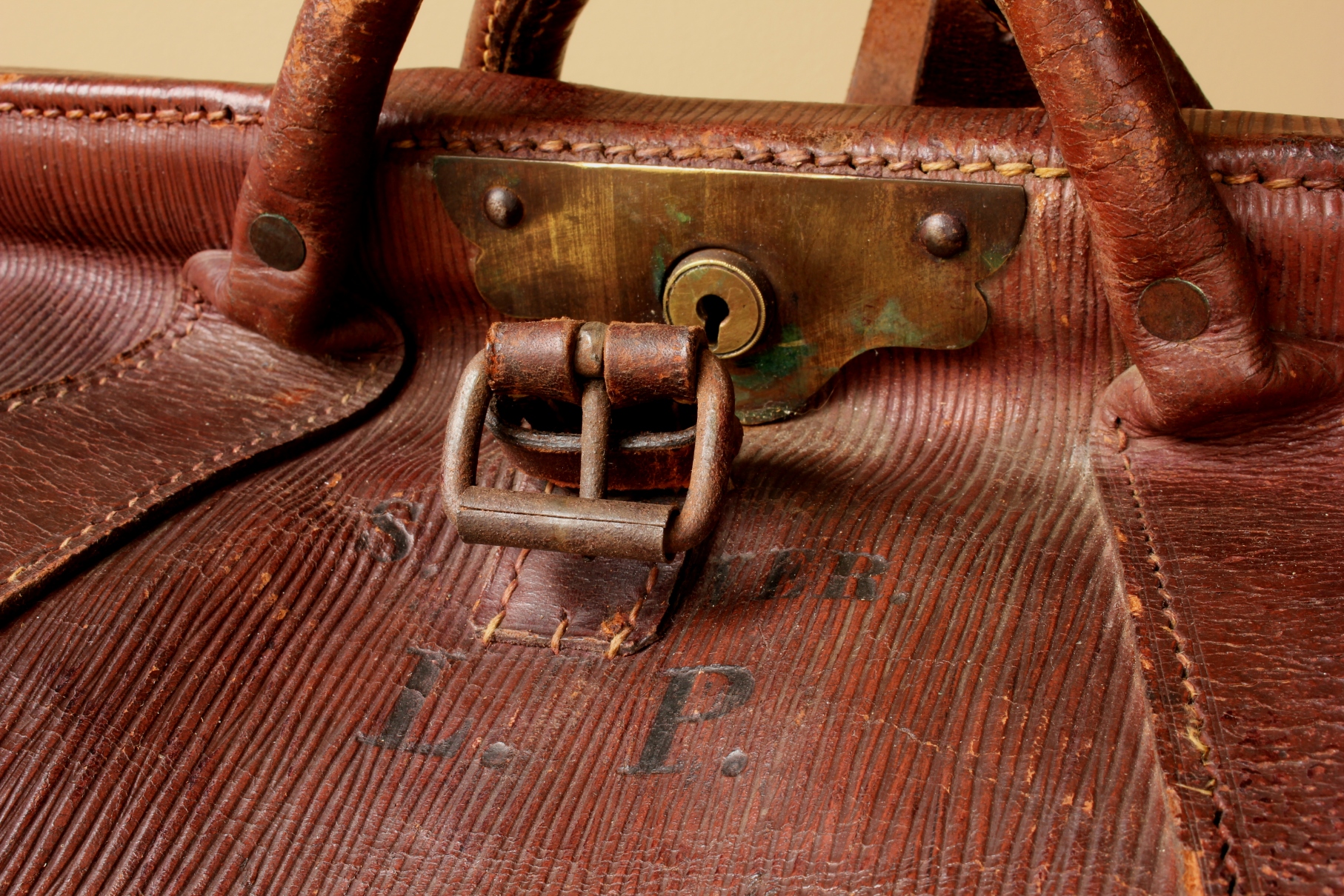 English Leather Cricket Kit Bag. Long Bat Carry Holdall.