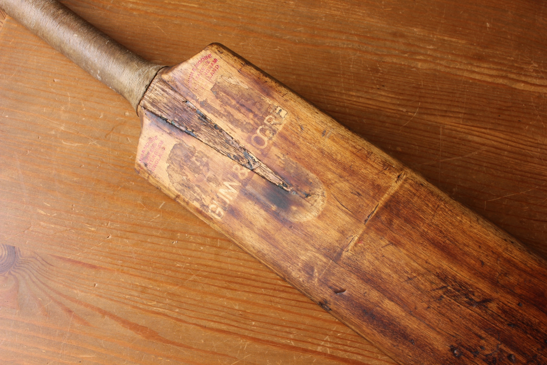 Gunn & Moore Cricket Bat. Decorative Sport Shop, Bar, Display.