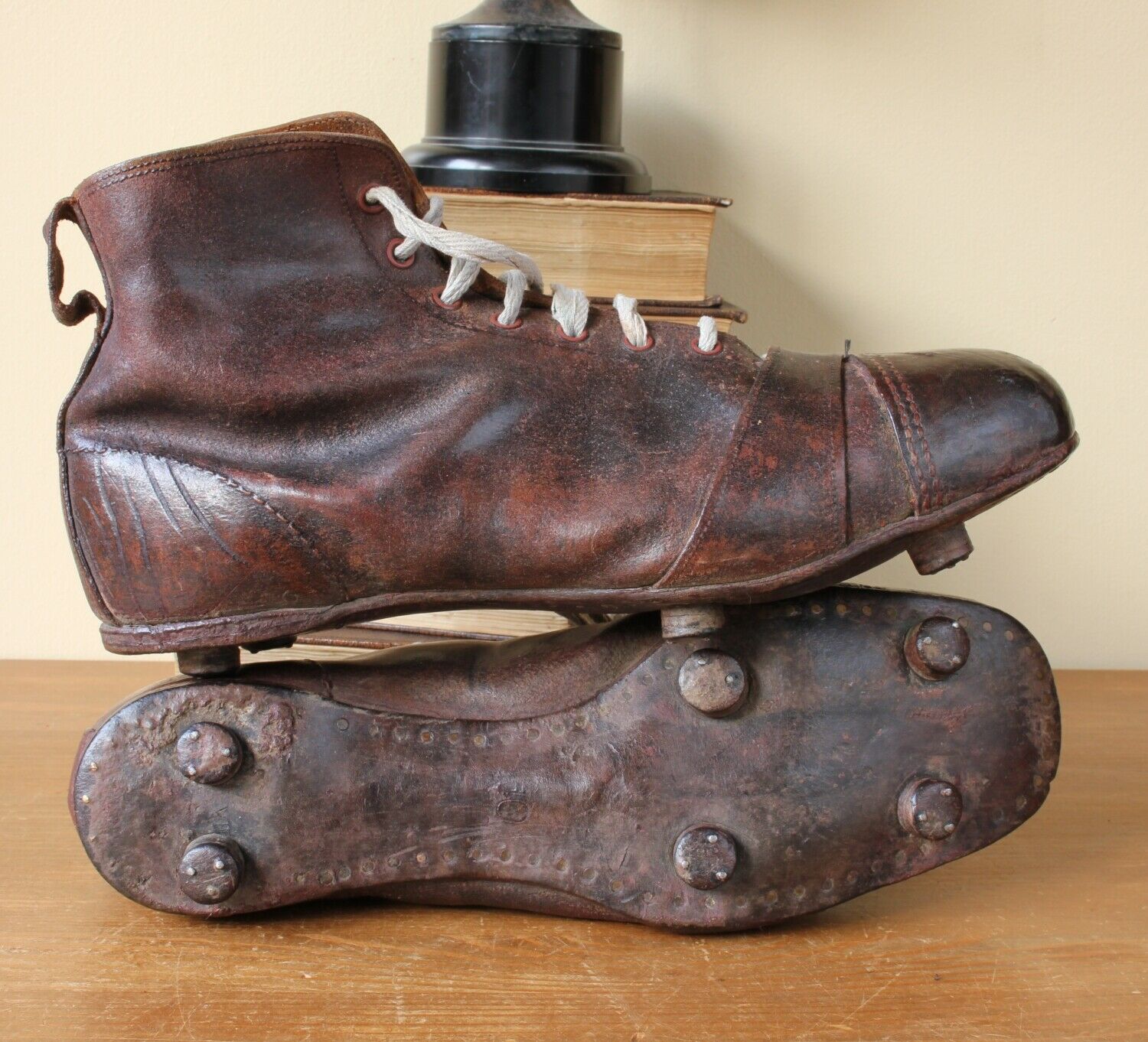 The Cert Leather Football Boots. Old Soccer Shoes Cleats Size 10.