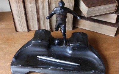 Footballer Desk Stand