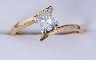 Crossover Diamond Ring