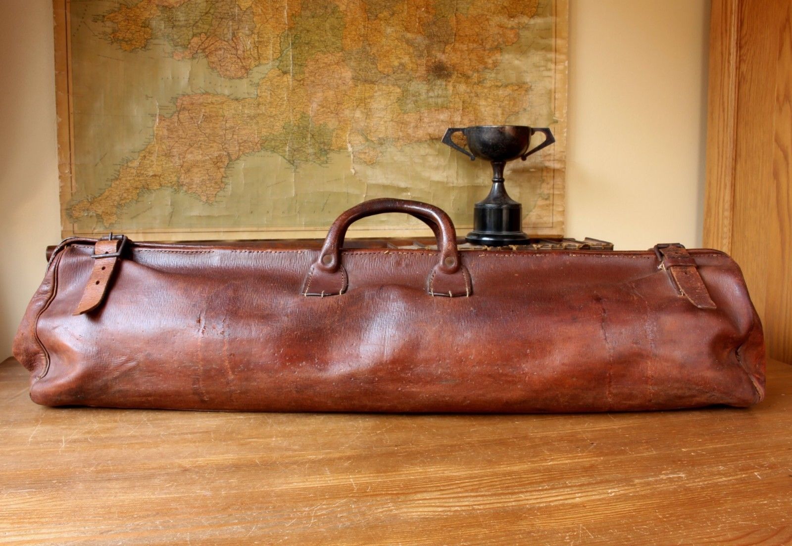 Leather Cricket Kit Bag. Vintage Long Bat Carry Holdall With Brass Lock.