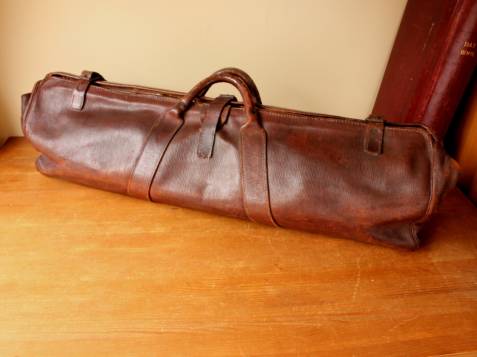 English Leather Cricket Kit Bag. Long Bat Carry Holdall.