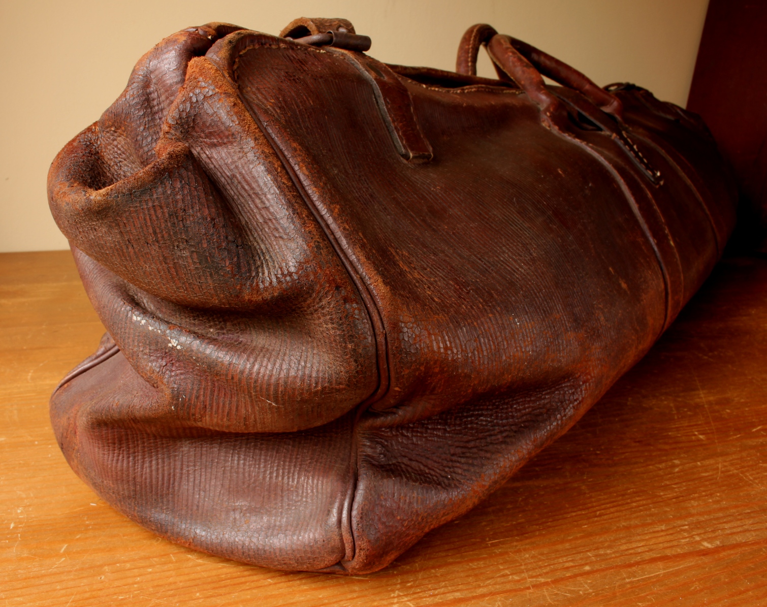English Leather Cricket Kit Bag. Long Bat Carry Holdall.