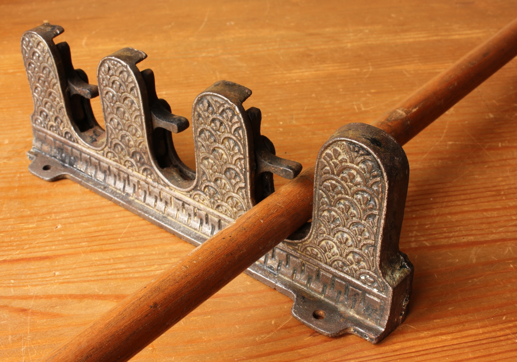 Victorian Snooker Cue Holder. Billiards Pool Wall Rack Clip Stand.