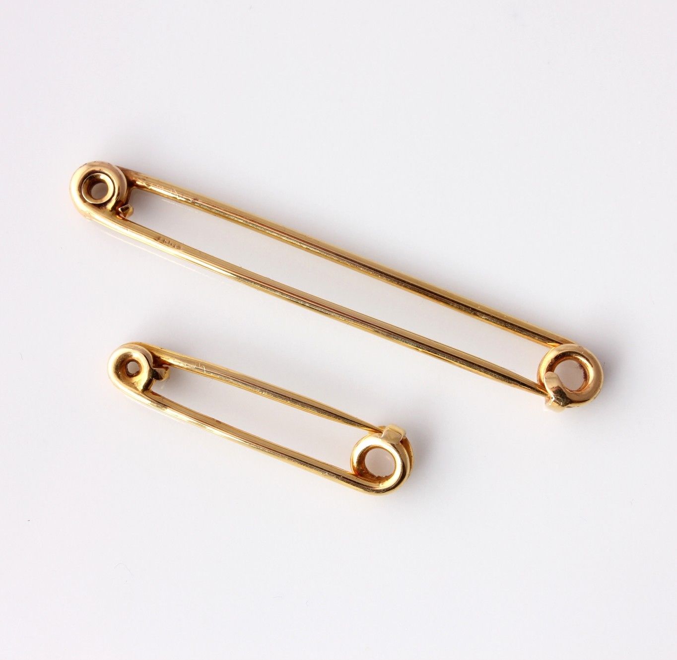 Antique 15ct Gold Kilt / Safety Pins in Oringinal Goldsmiths