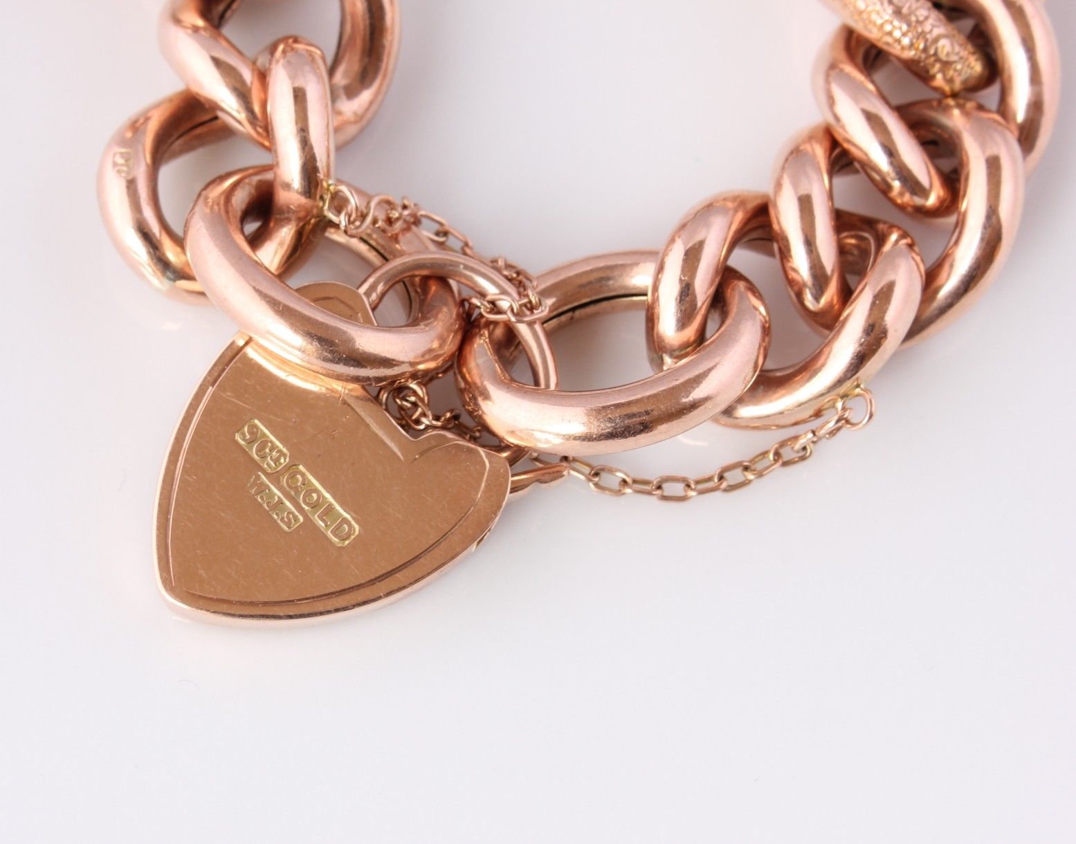Antique Heavy 9 ct Rose Gold Link Chain Bracelet With Heart Padlock. 30.66g c1890.