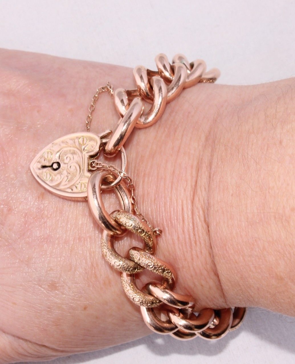 Antique Heavy 9 ct Rose Gold Link Chain Bracelet With Heart Padlock. 30