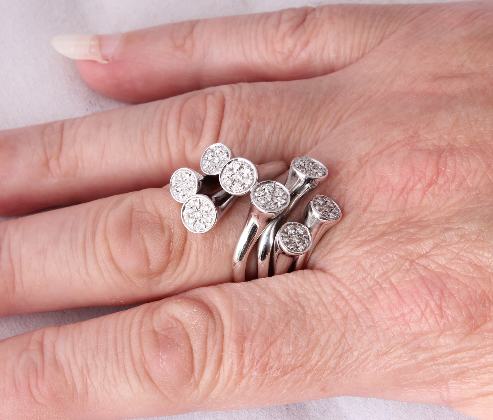 Fabulous Diamond Dress Ring. Heavy 18ct White Gold Italian Designer