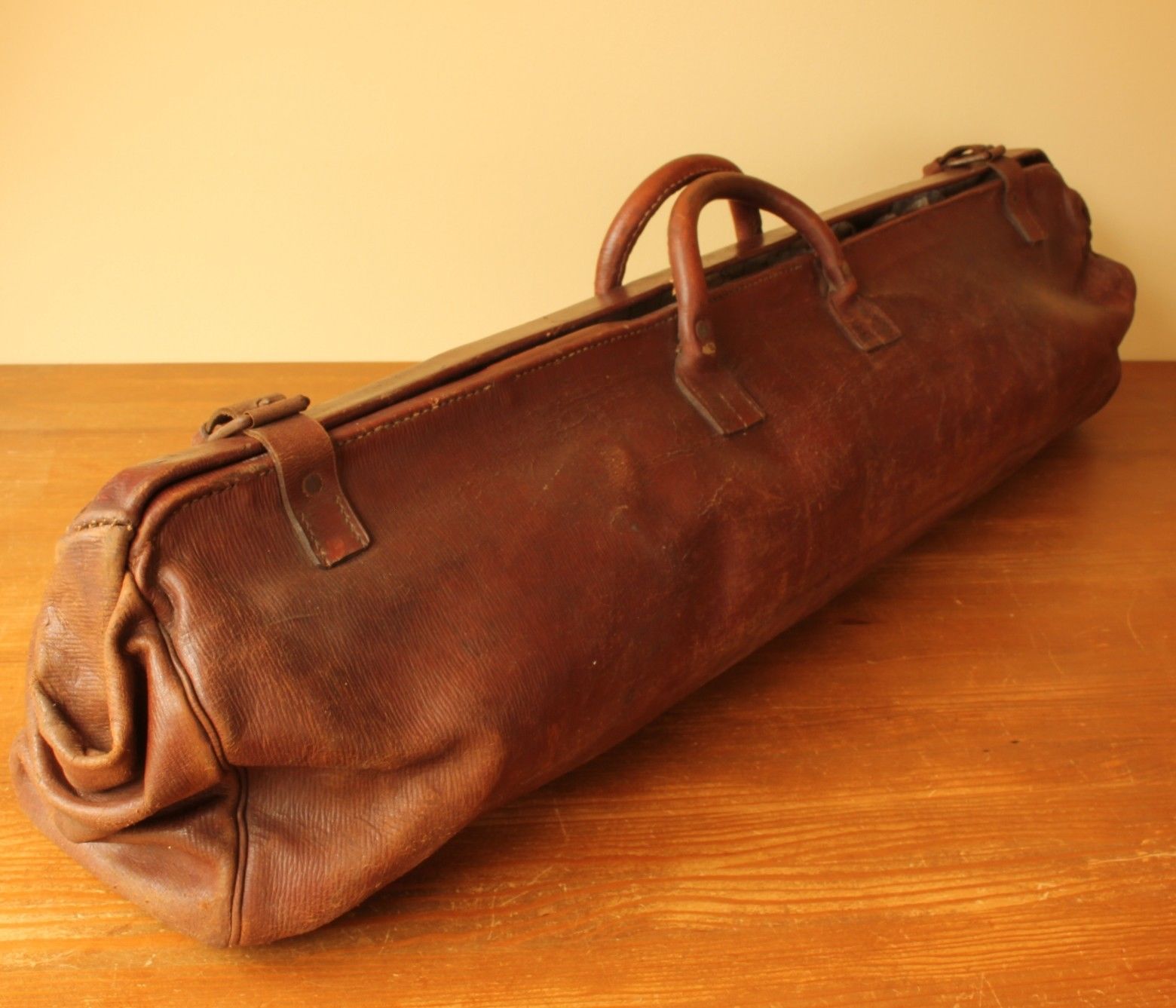 Antique Leather Cricket Kit Bag. Vintage Long Bat Carry Holdall With Brass Lock.
