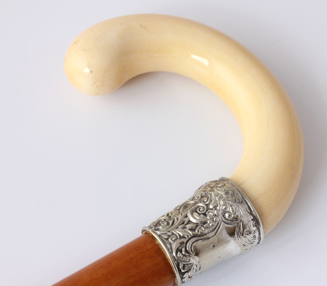 Parade Stick Malacca Cane Natural With Chain main image 1