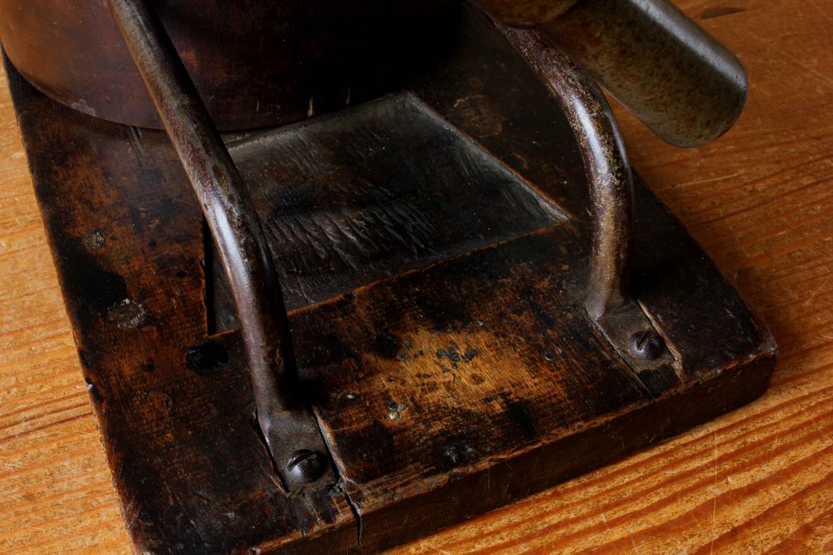 Hat Stretcher. Milliner's Wooden Mechanical Sizer Display Stand. c1890.
