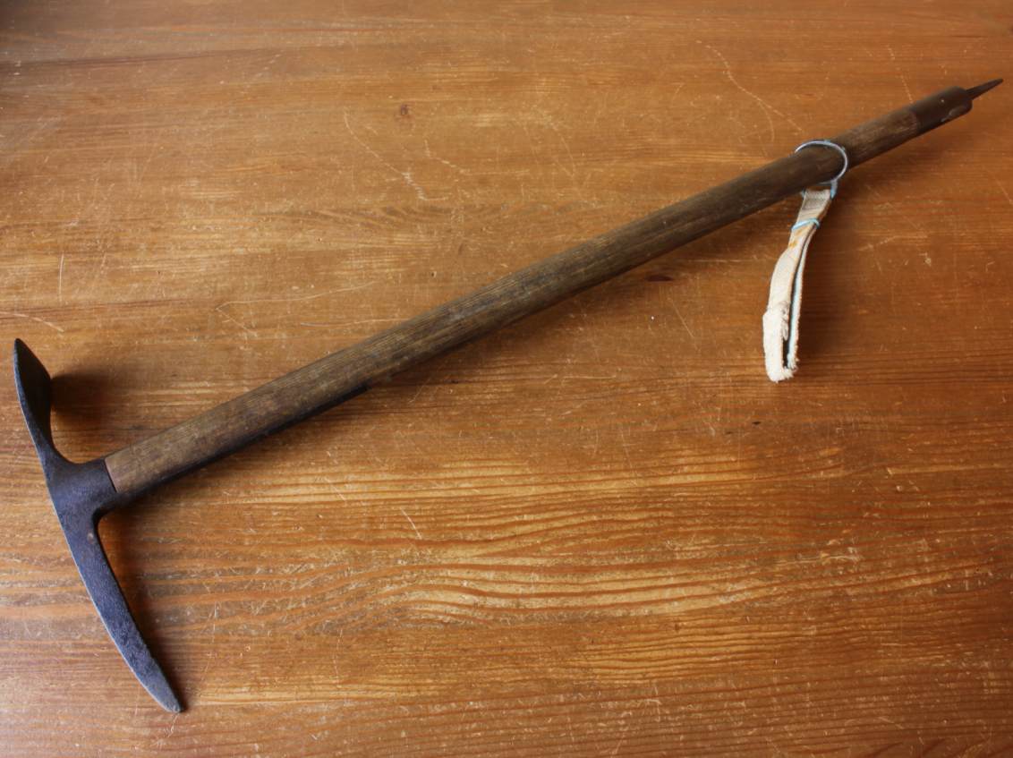 WW2 British Military Ice Axe. Army Climbing Pick. Broad Arrow. c1943.