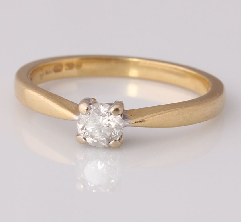 18ct Yellow Gold & Diamond 0.25ct Solitaire Engagement Ring. Size K 1/2.